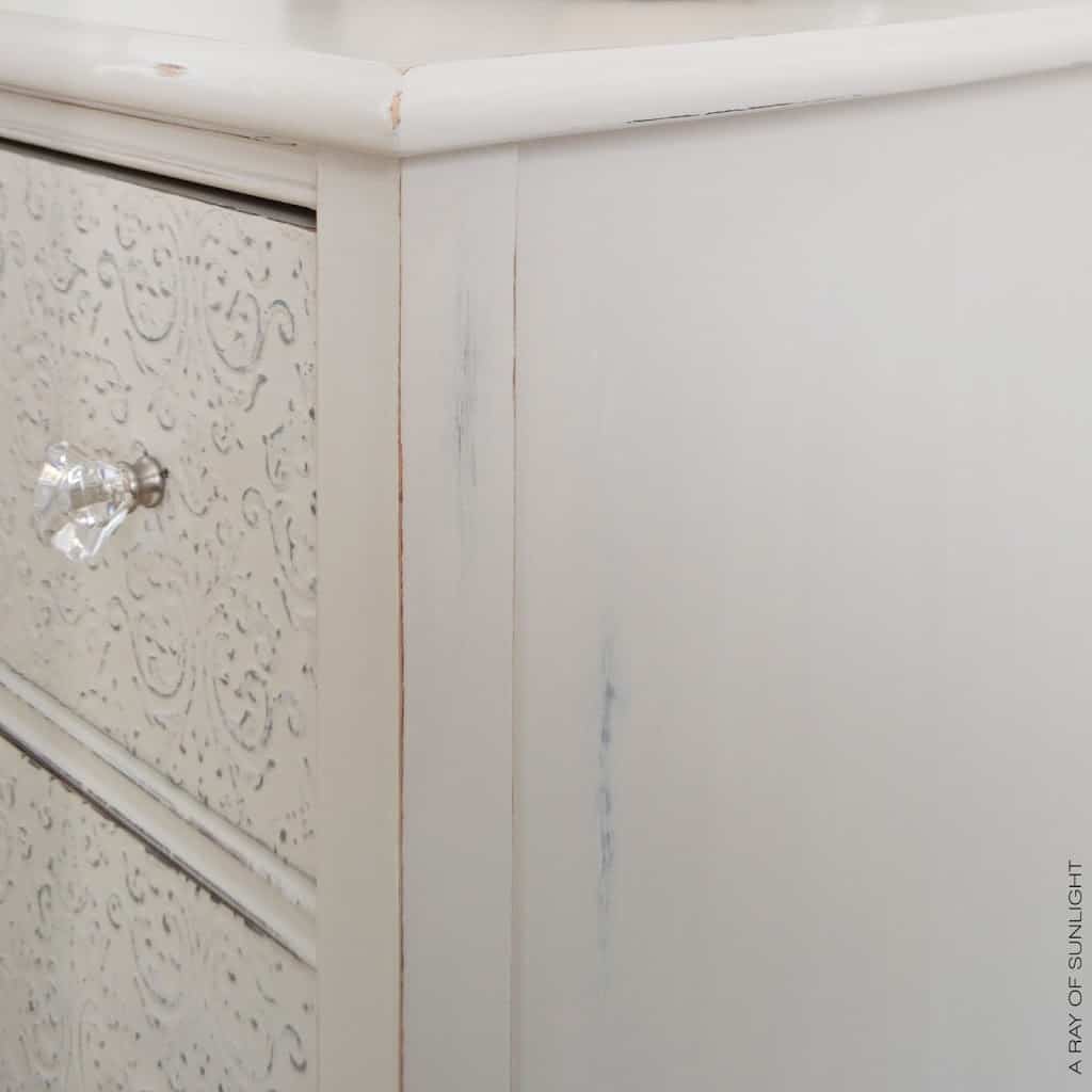 Painted Furniture Makeover : How to Transform your Dresser with a Stencil and Country Chic Paint Texture Powder. Painted in a light grey Sunday Tea. Perfect for an entry way, nursery or bathroom space. #furitureakeover #paintedfurniture #vintagefurniture #upcycled #countrychicpaint