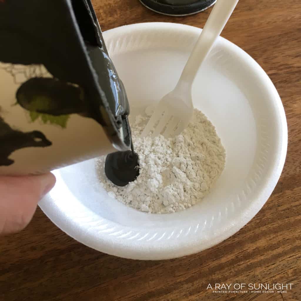 Mixing texture powder with paint