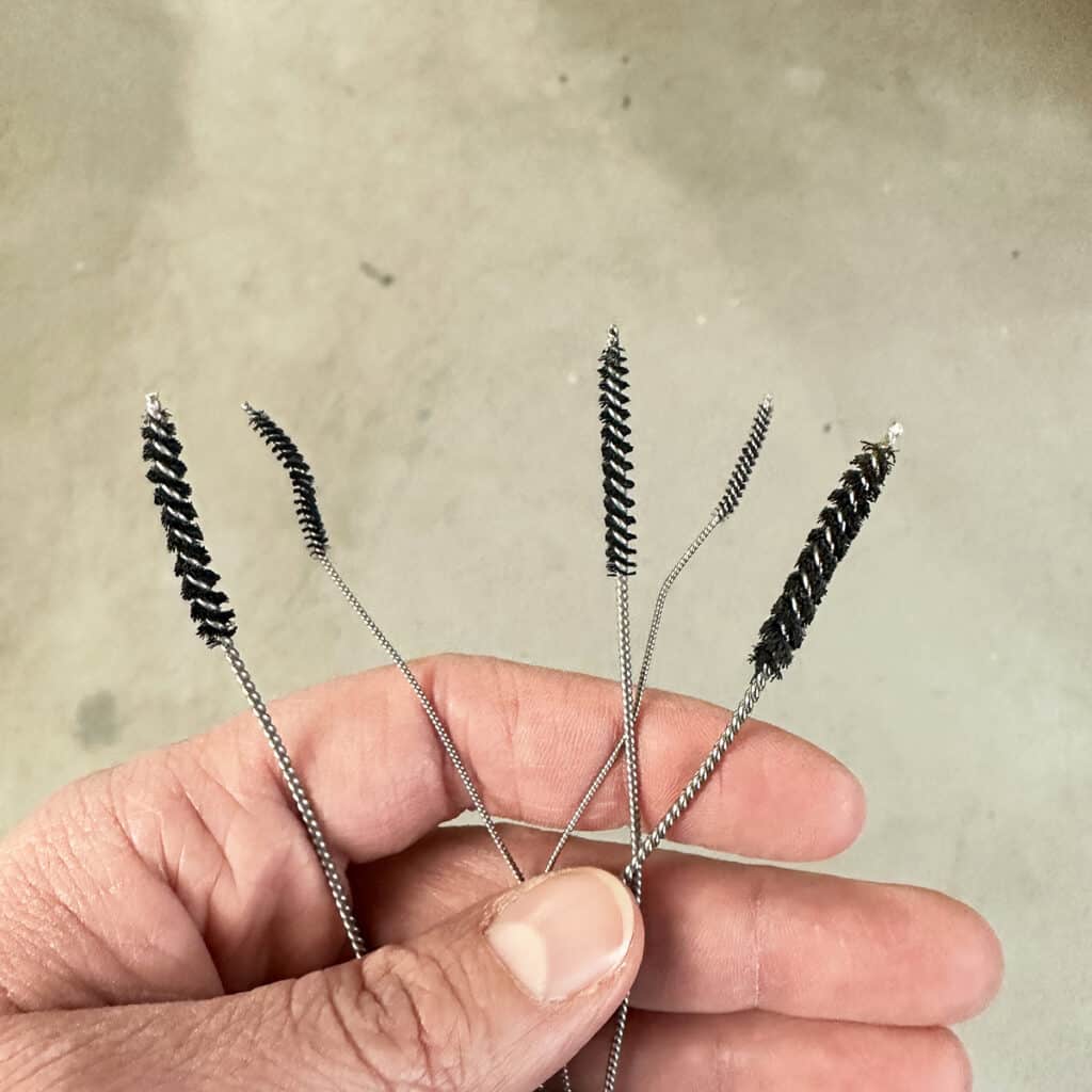 small cleaning brushes