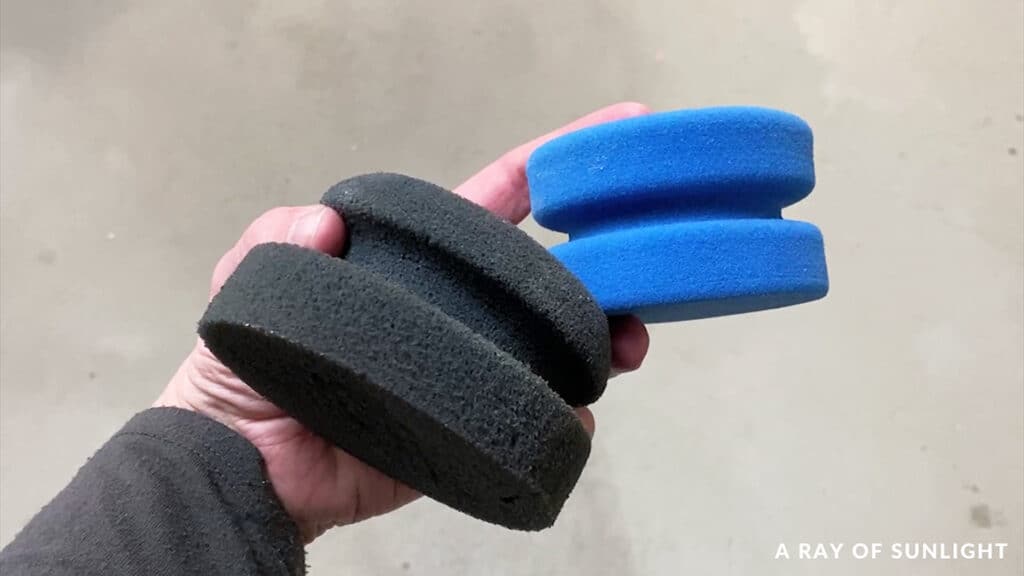 blue and black painting foam sponges