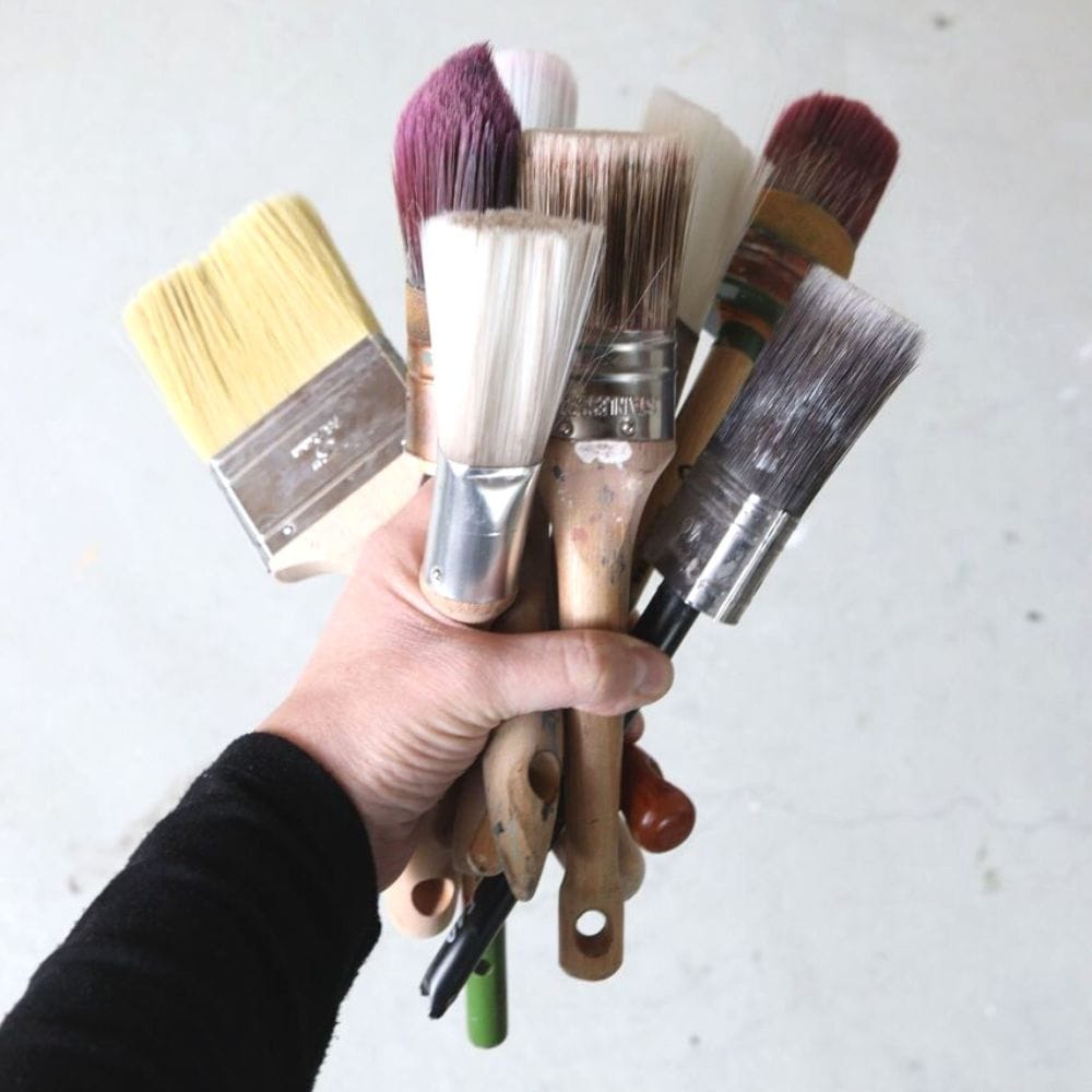 a handful of different paint brushes