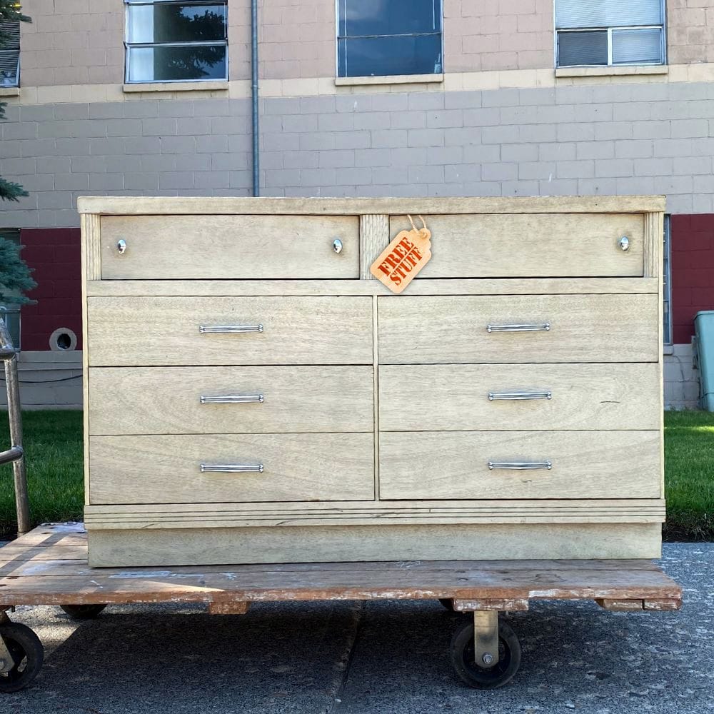 photo of a free dresser on a driveway
