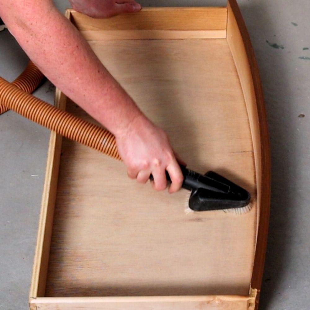photo of removing dust on the inside of a drawer using a vacuum cleaner