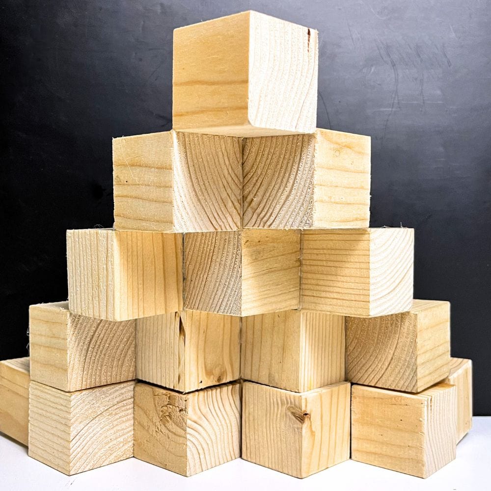 photo of additional wooden cubes at the back to stabilize the Christmas tree