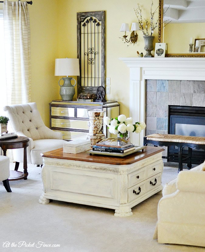 Image for Chalky Finish Coffee Table Makeover